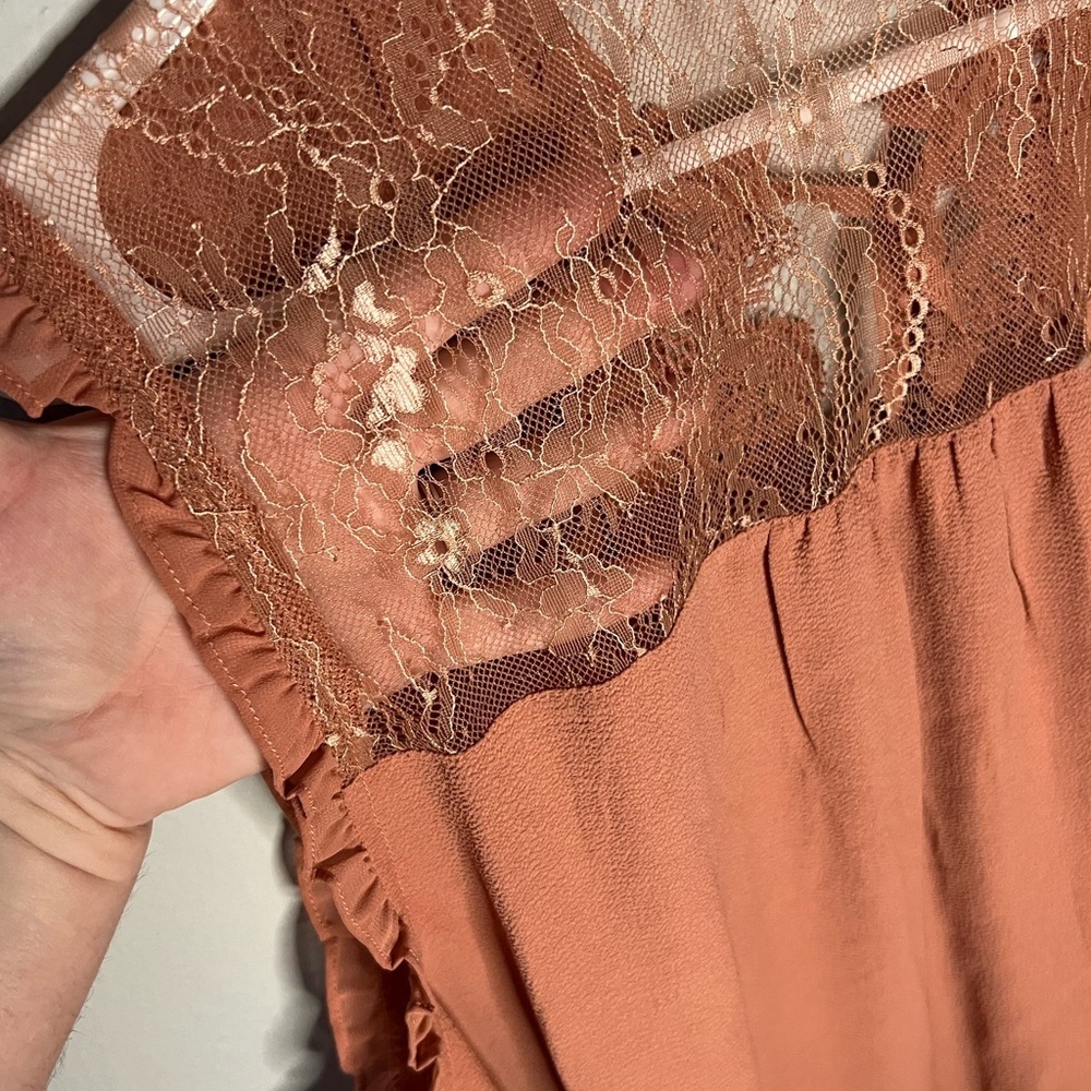 NWT Maurices Sleeveless Blouse with Lace Detail- Blush/Light Terracotta - Picture 4 of 8